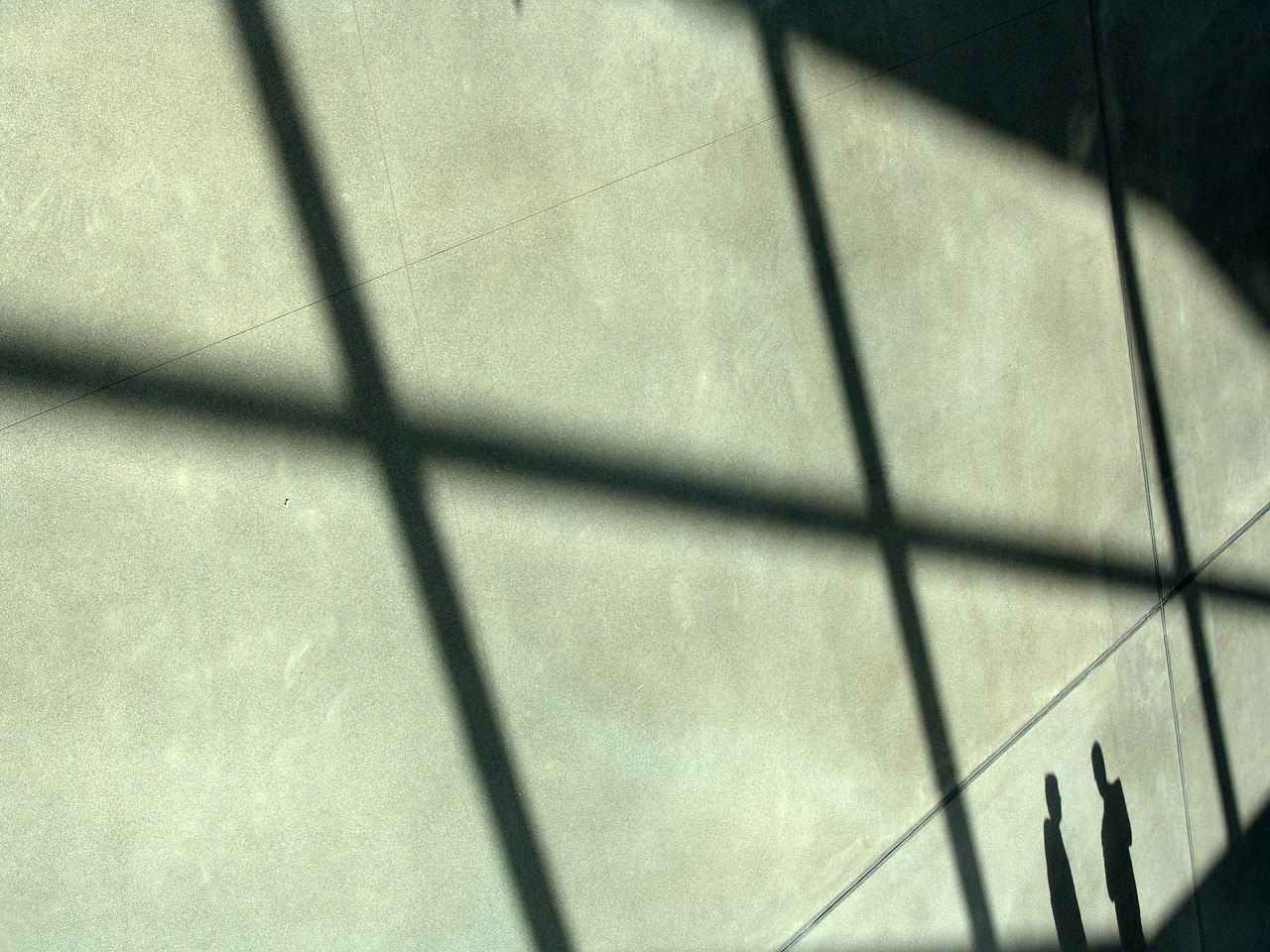 如何避免短信中的语言和文化差异？